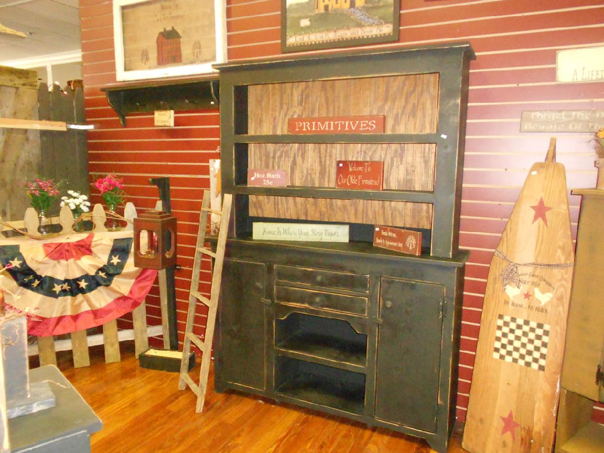 Deluxe Hutch 4