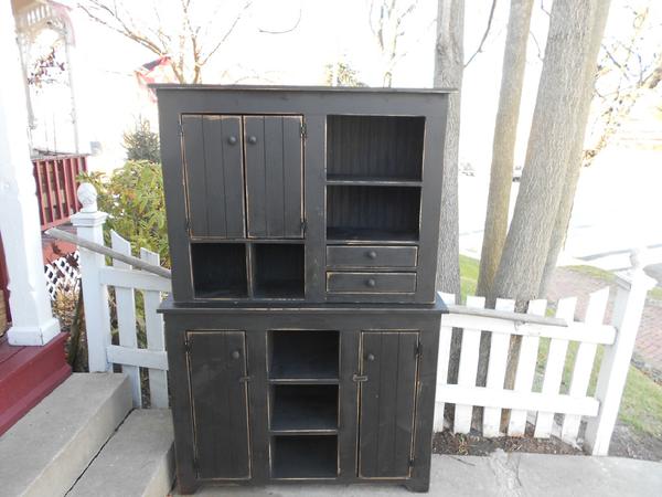 Deluxe Hutch 1