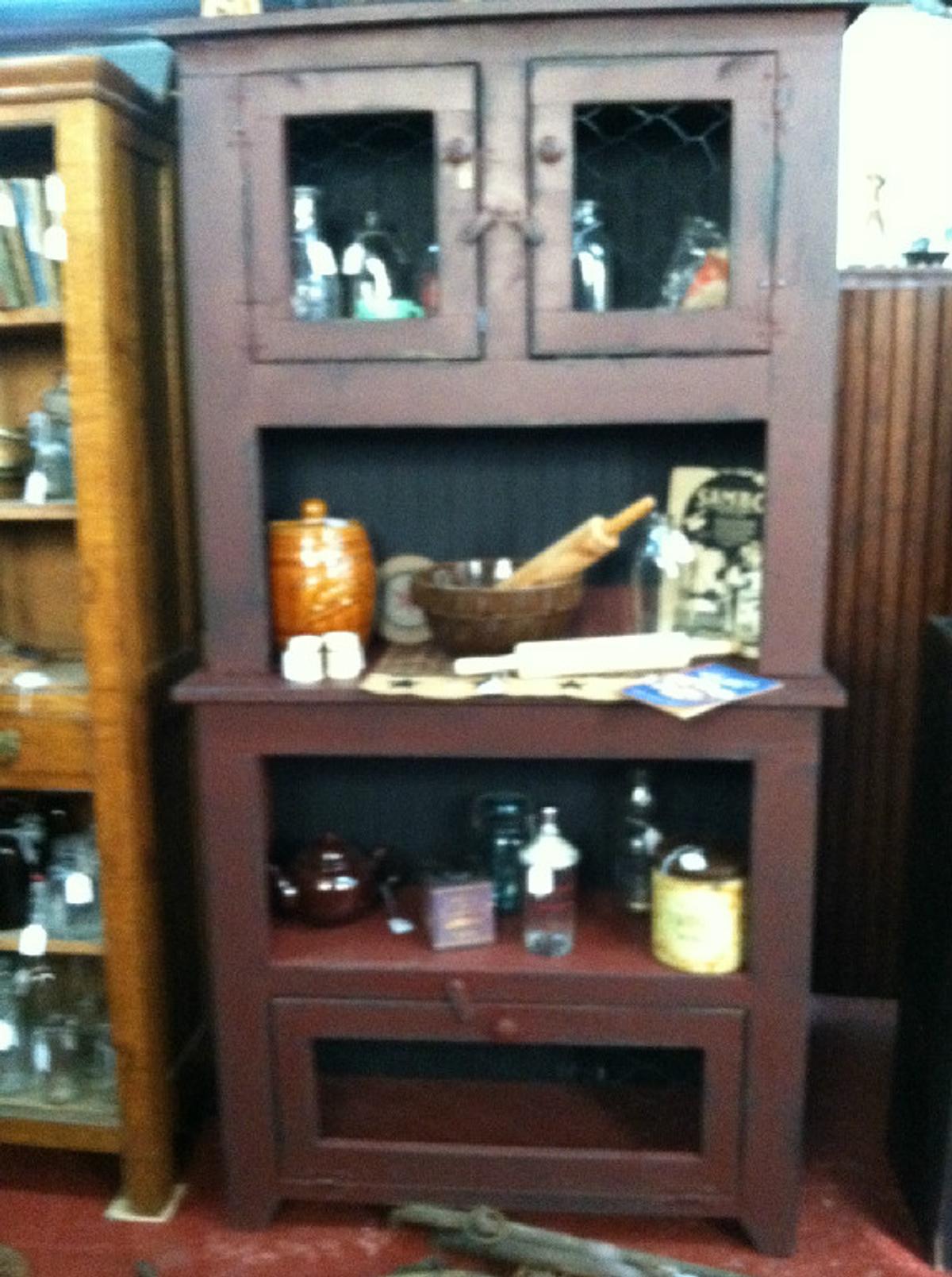 2pc Hutch #8 w/Chicken Wire