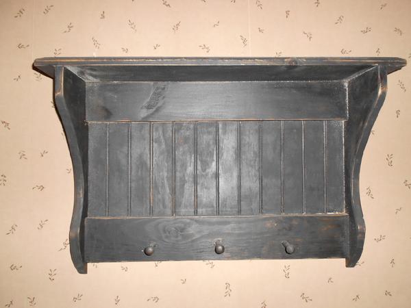 Sm. Beadboard Shelf w/Pegs