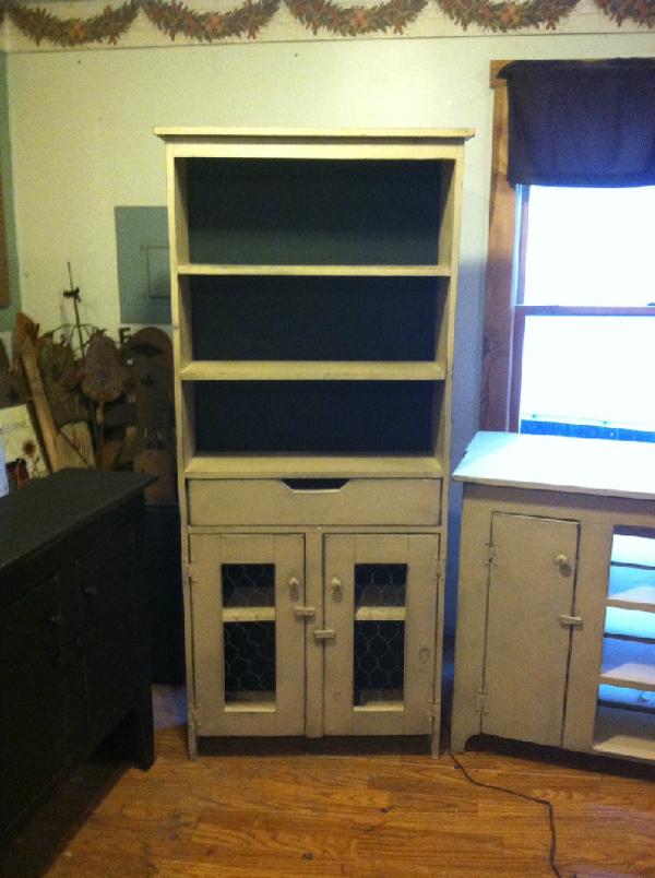 1pc Hutch w/Screen Doors