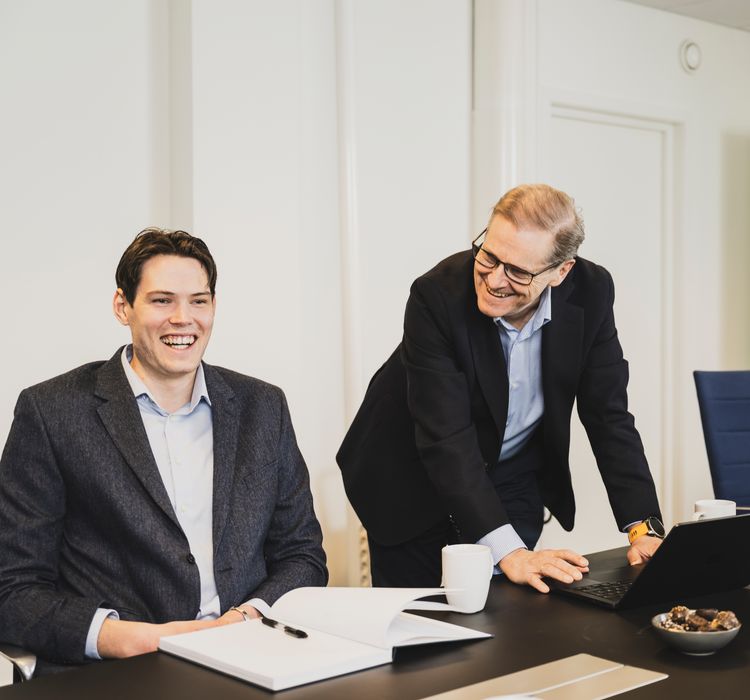 to som diskuterer regnskap