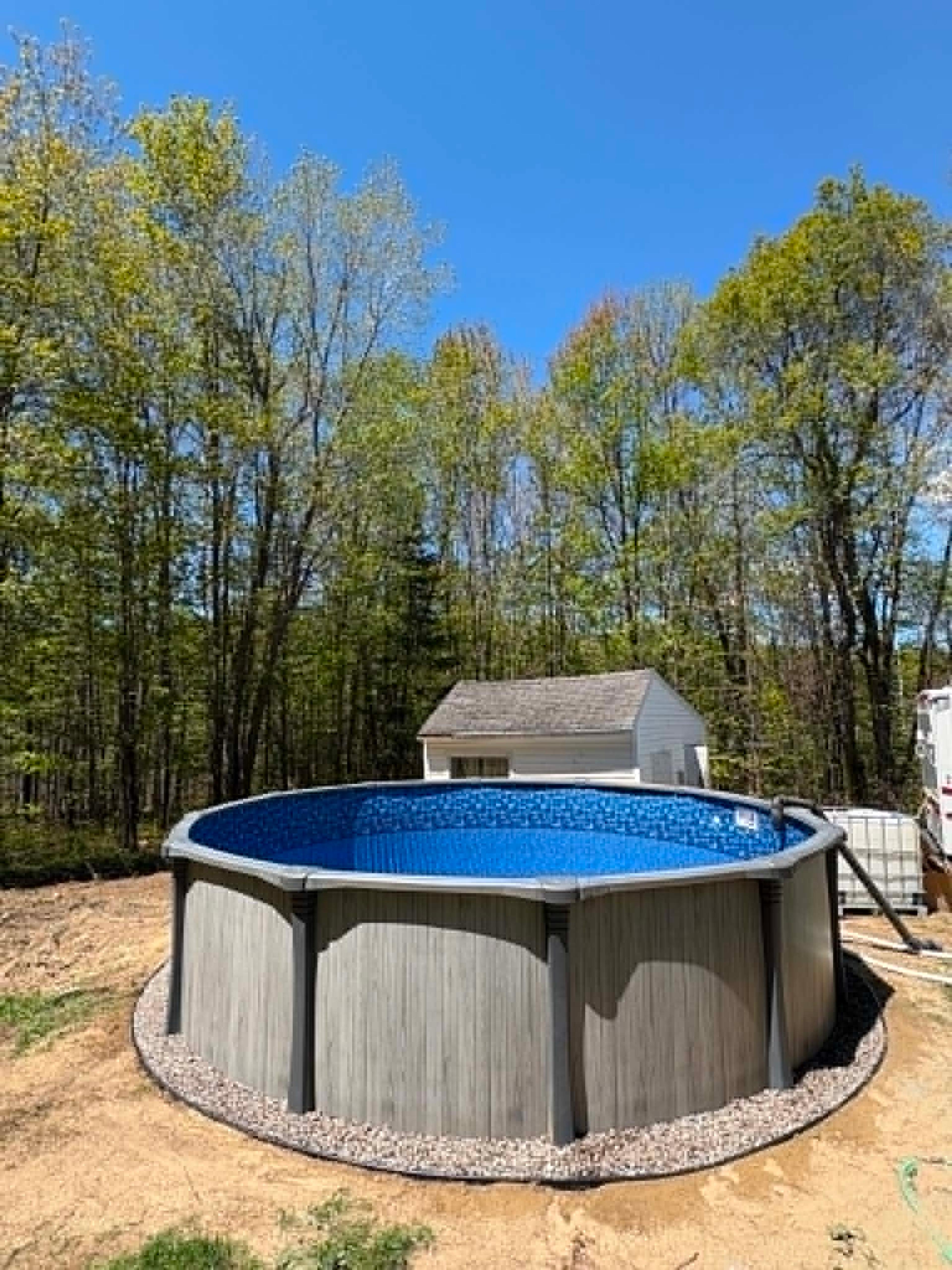 piscine finie au soleil