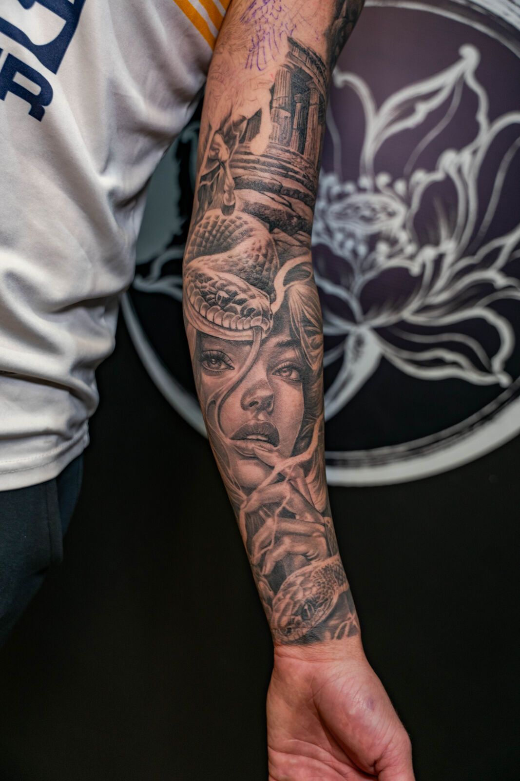Rodney - Large-scale · Black & Grey