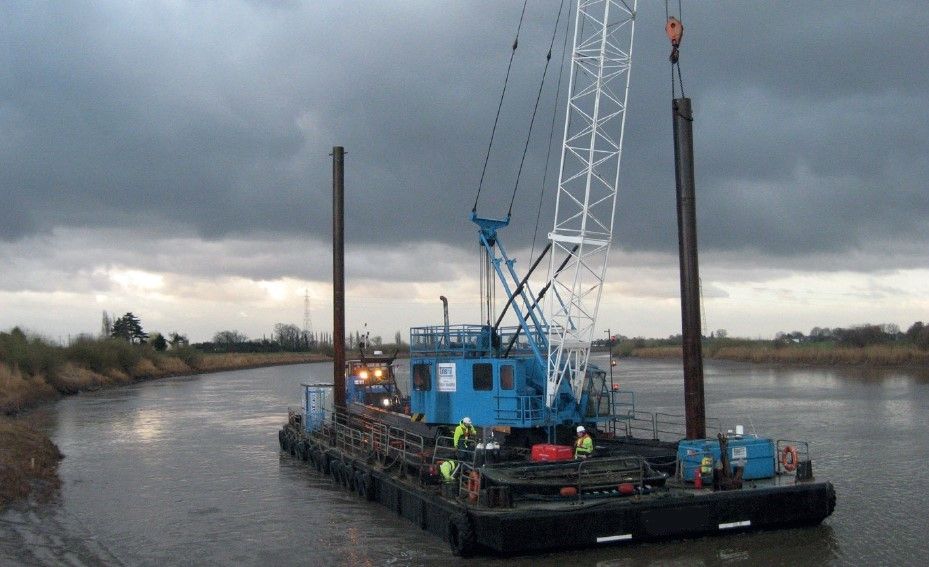 80t Cranebarge thumbnail 2
