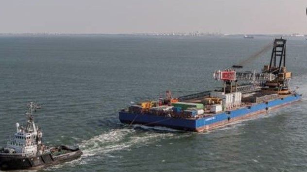 1400 Ton Cranebarge thumbnail 2