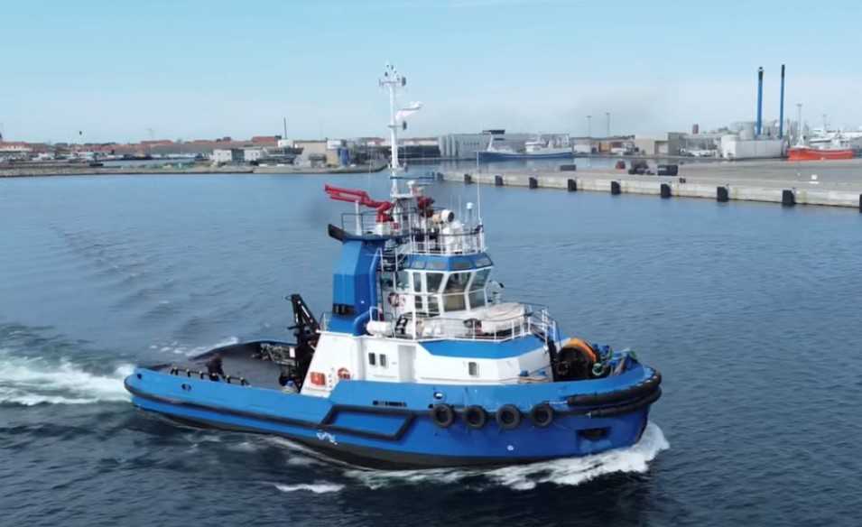 53t BP ASD Tug thumbnail 2