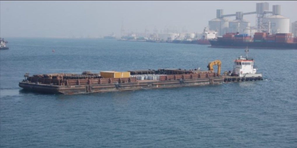 55 x 18m Rock Barge thumbnail 2