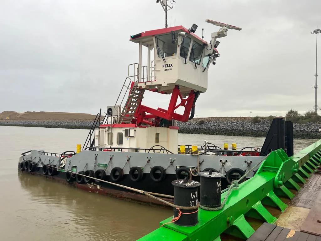 18m Pusher Tug w/ Hydraulic Wheelhouse thumbnail 3