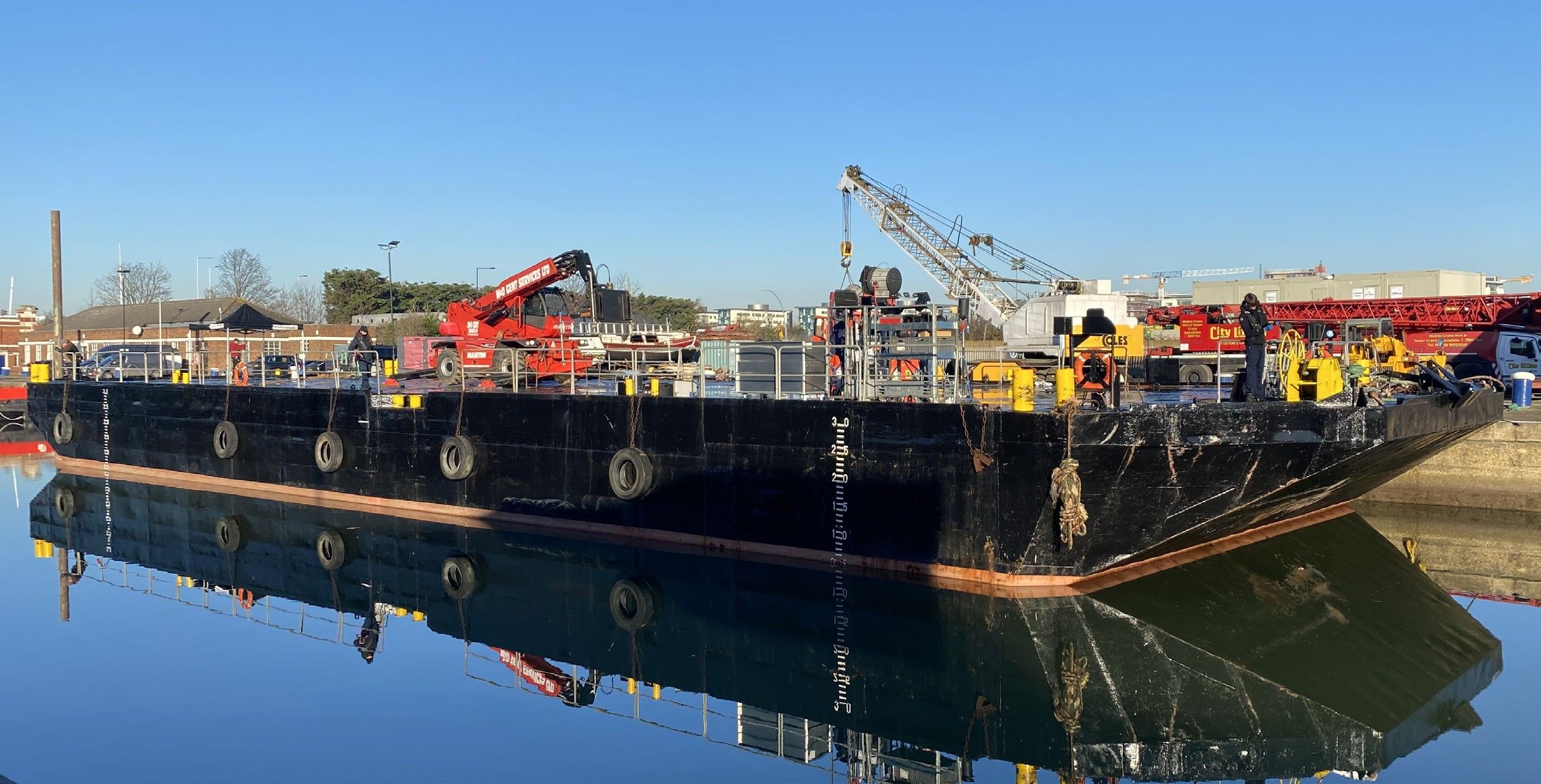 47 x 15m Flattop Barge - Image 1