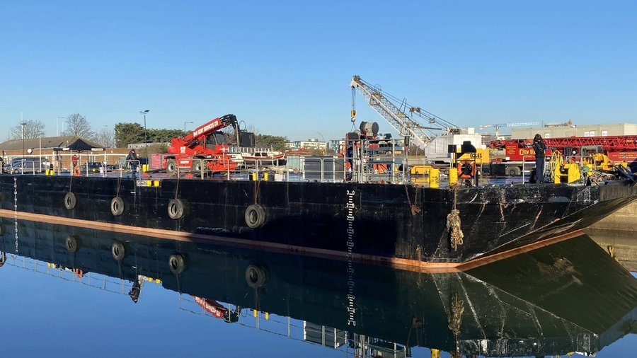 47 x 15m Flattop Barge - Image 1