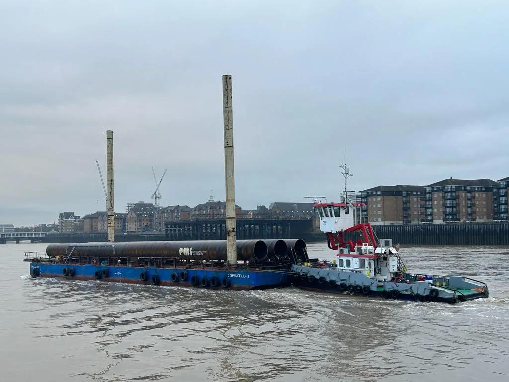 18m Pusher Tug w/ Hydraulic Wheelhouse thumbnail 2