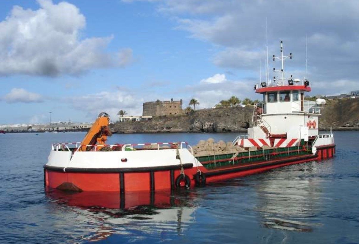 Self Propelled Split Barge thumbnail 4