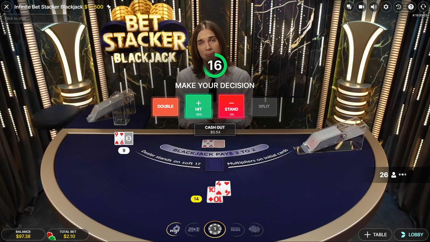 히트, 스탠드, 캐시아웃 중 하나를 선택하는 플레이어의 결정 시간이 표시된 Evolution의 Infinite Bet Stacker Blackjack 라이브 카지노 - Flush