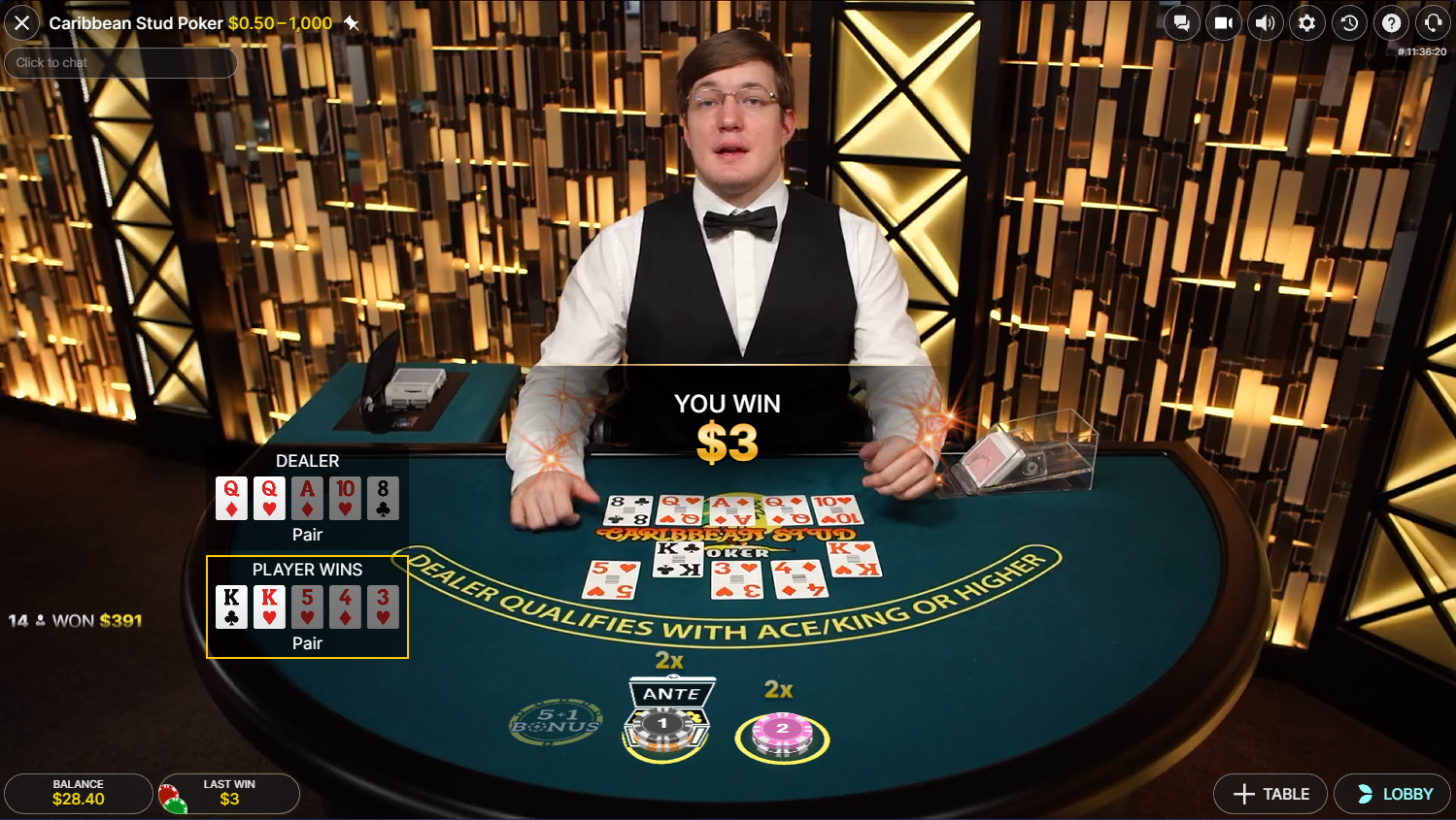 EvolutionのライブカジノCaribbean Stud Poker、ディーラーの手札が公開され、プレイヤーがラウンドに勝利した様子。