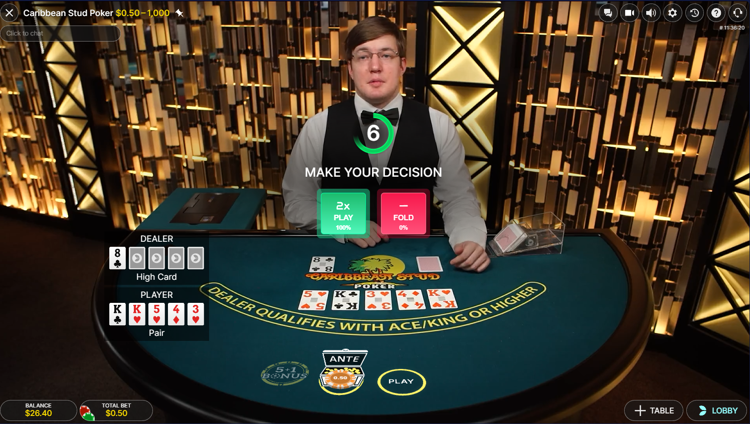 EvolutionのライブカジノCaribbean Stud Poker、プレイヤーの手札が公開され、レイズかフォールドを選択する画面。