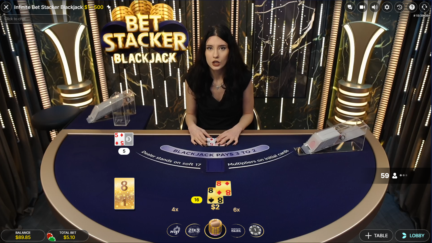 8 페어와 황금색 Bonus 8 카드가 나온 Evolution의 Infinite Bet Stacker Blackjack 라이브 카지노 게임 - Flush.