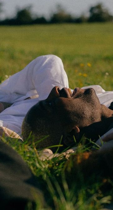 prone to allergies: men or women