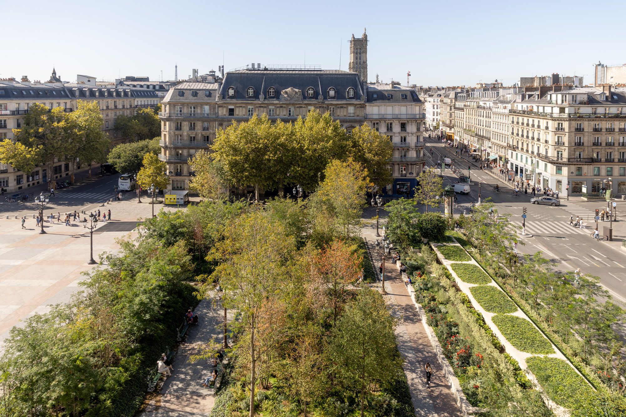 Vista aerea della foresta urbana sul piazzale dell'Hôtel de Ville di Parigi