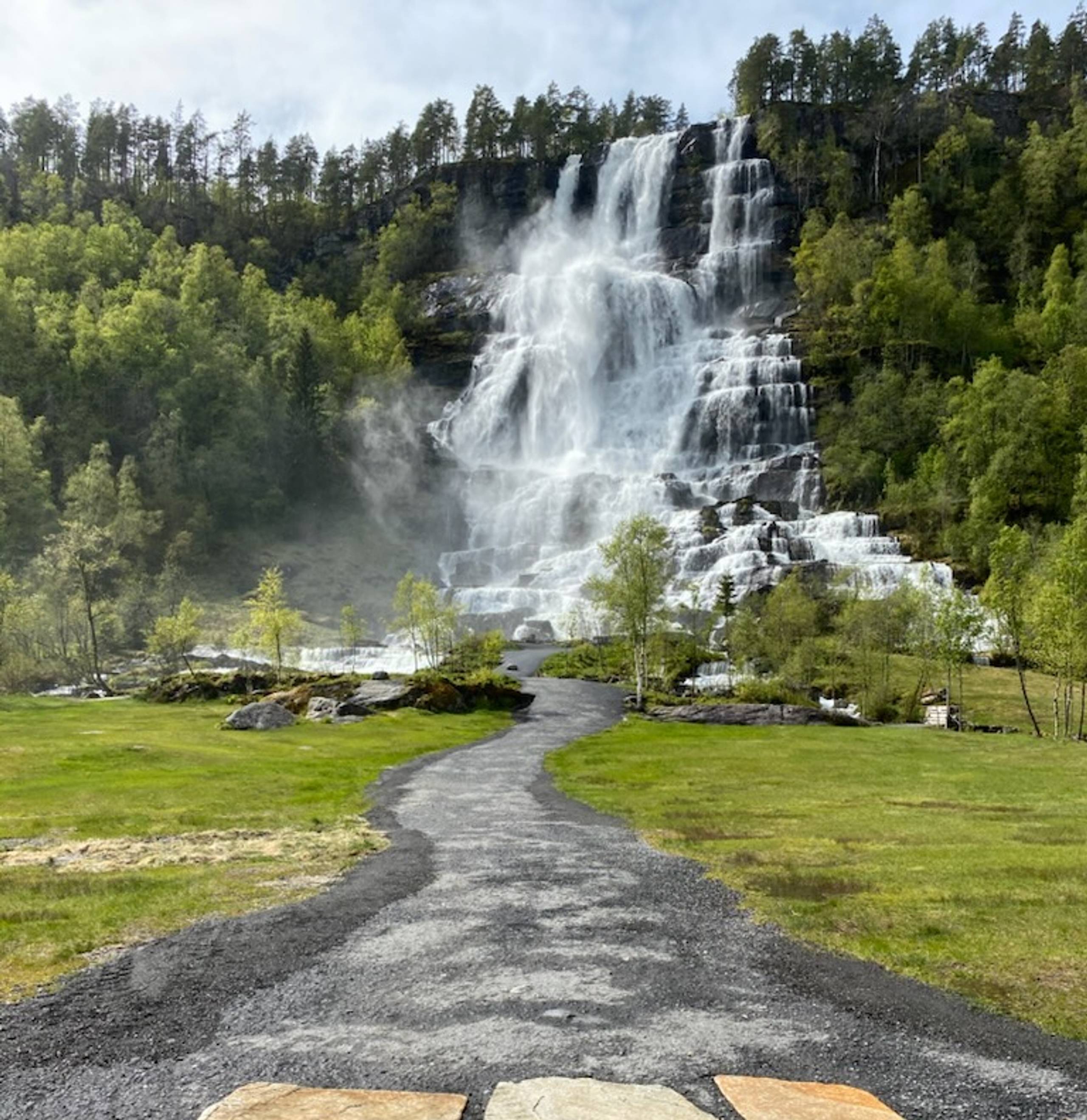 Tvindefossen Waterfall — 1