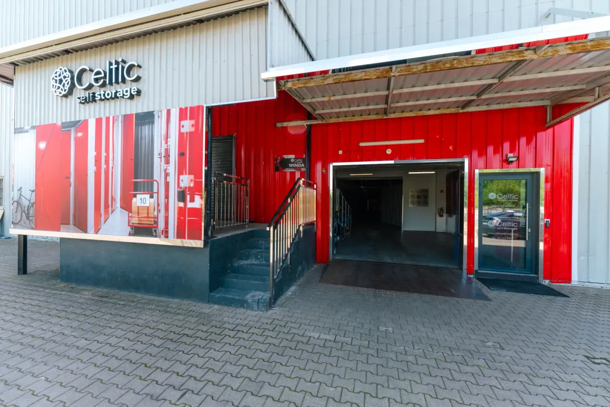Wejście do strefy magazynowej Celtic Self Storage Łomianki