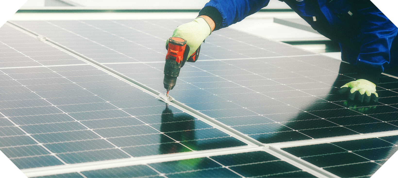 Photovoltaik und E-Mobilität: Wie Unternehmen in Bayern jetzt doppelt sparen