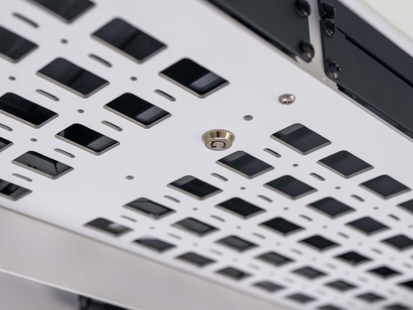 Lockable desktop enclosure