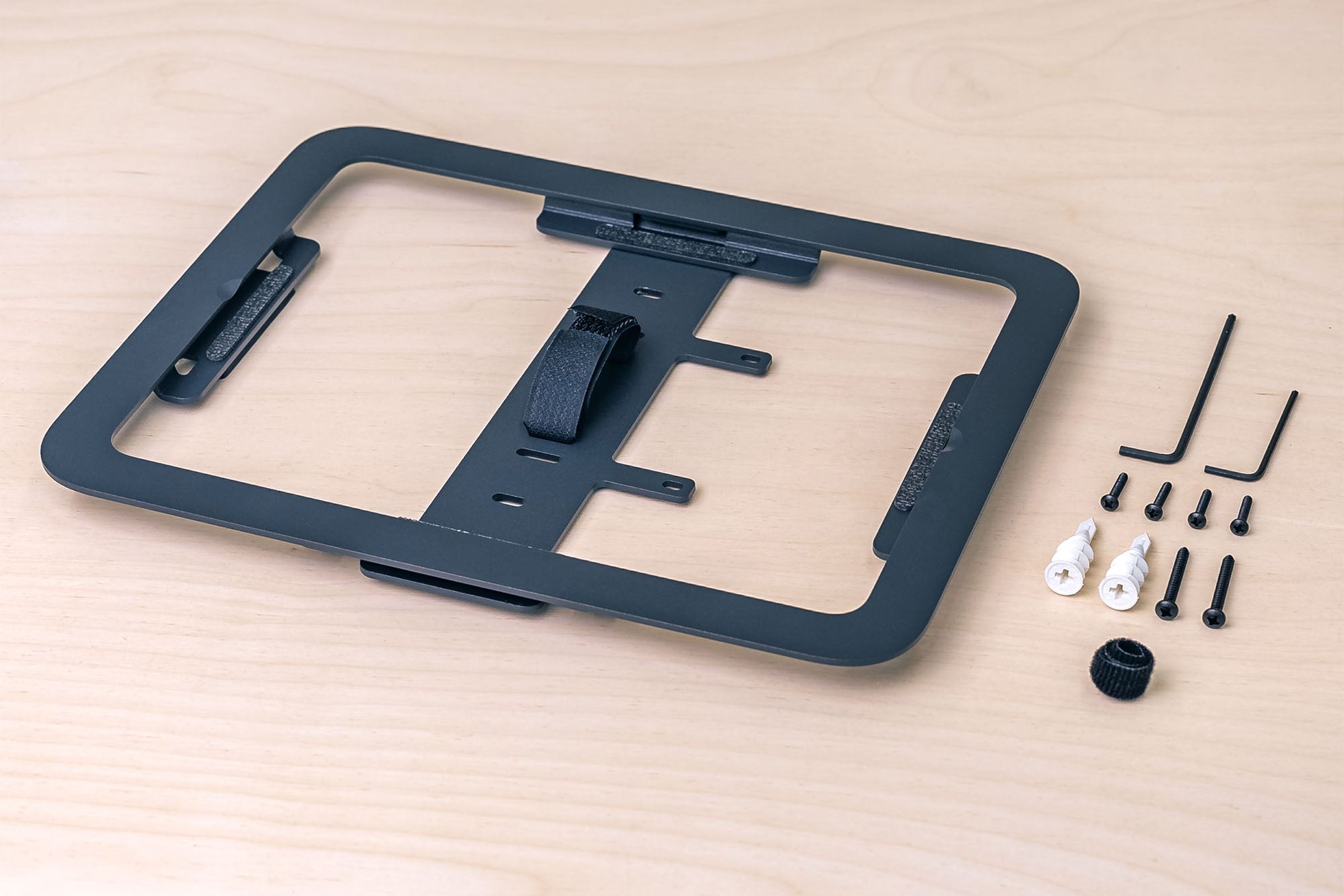 iPad Wall Mount MX
Wall Anchors
Velcro Strap
Assembly Tools