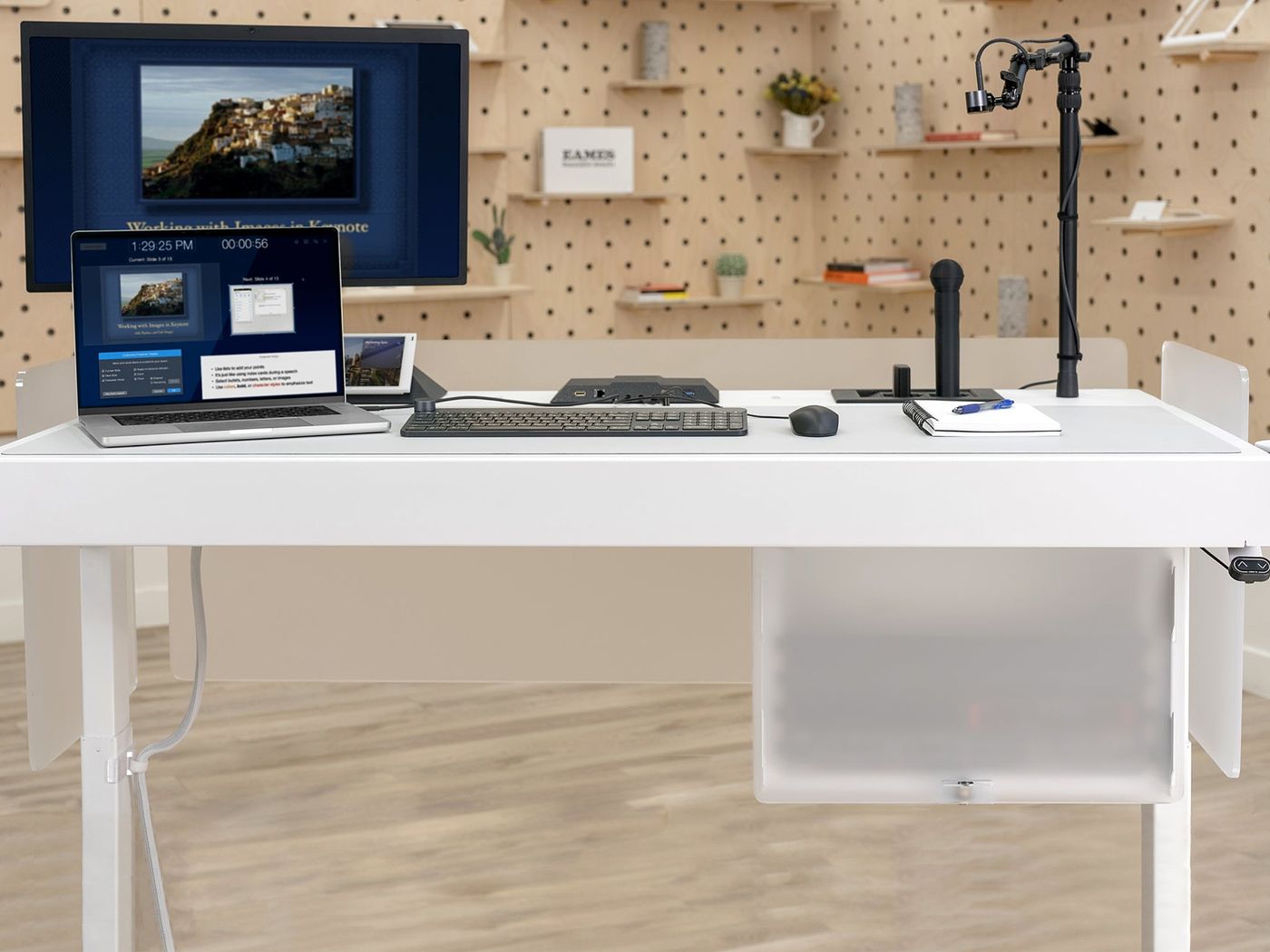 Expansive desktop surface