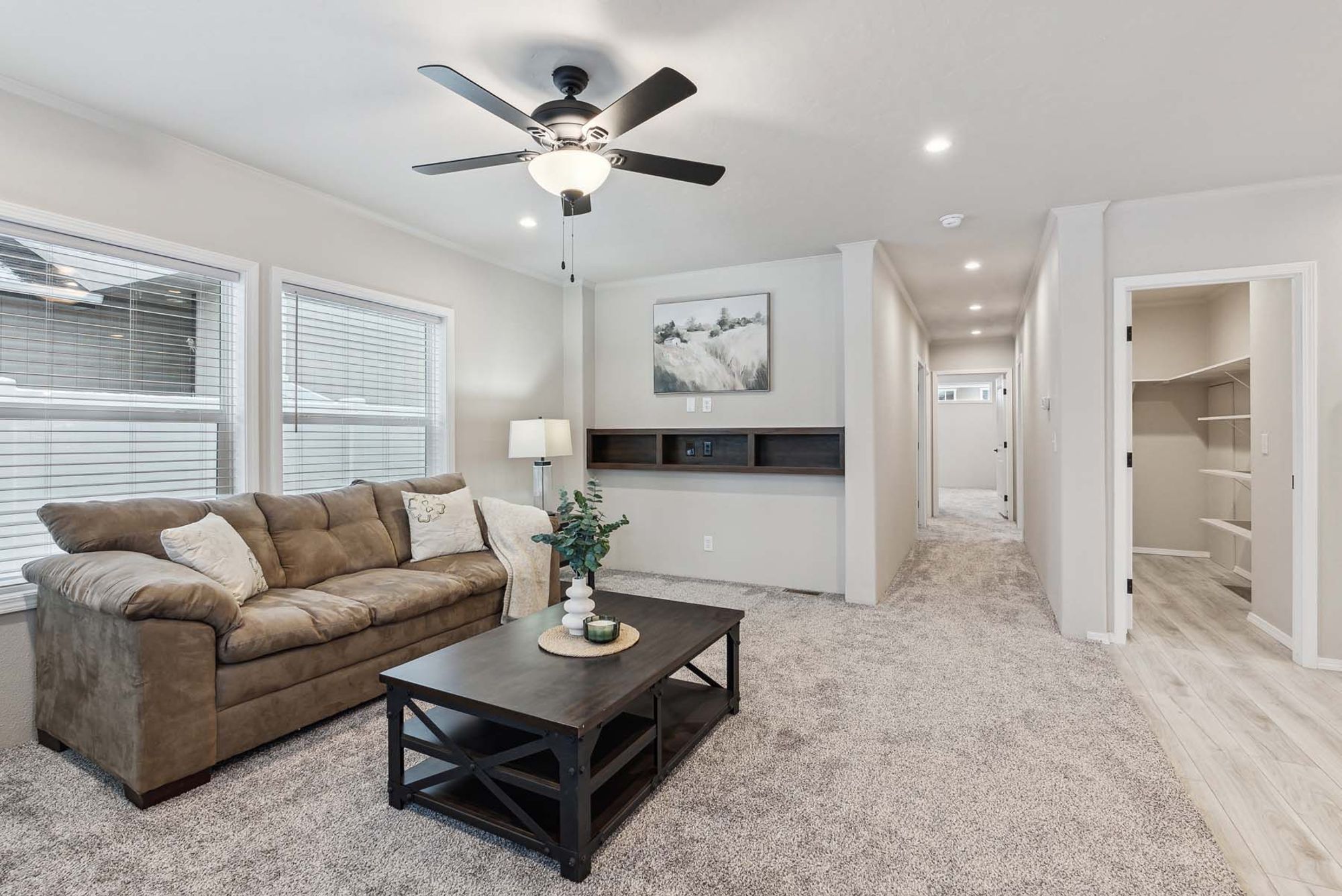 DreamWorks DW4603D living room 3