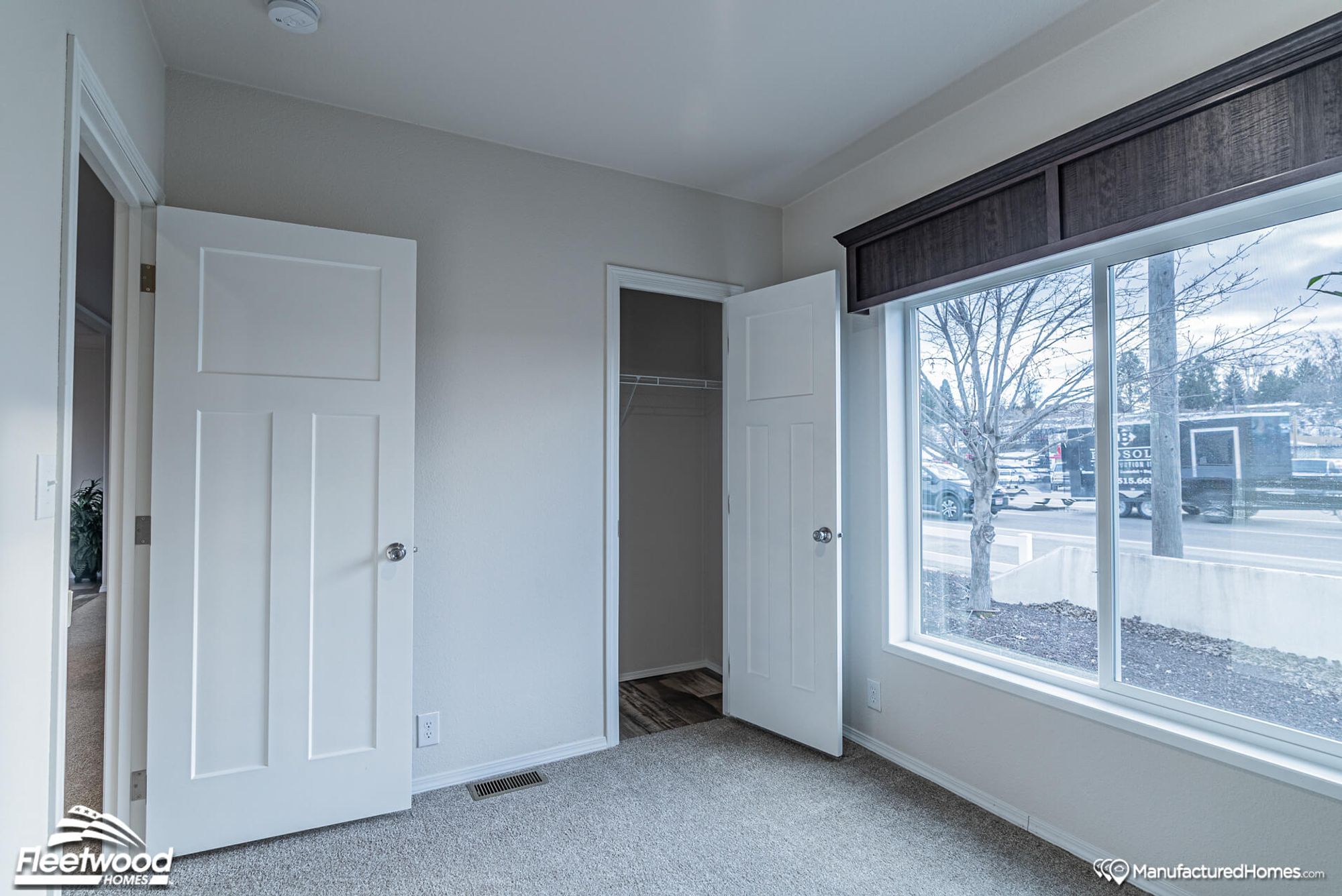 Mid-sized empty bedroom