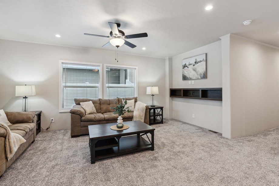 DreamWorks DW4603D living room 2