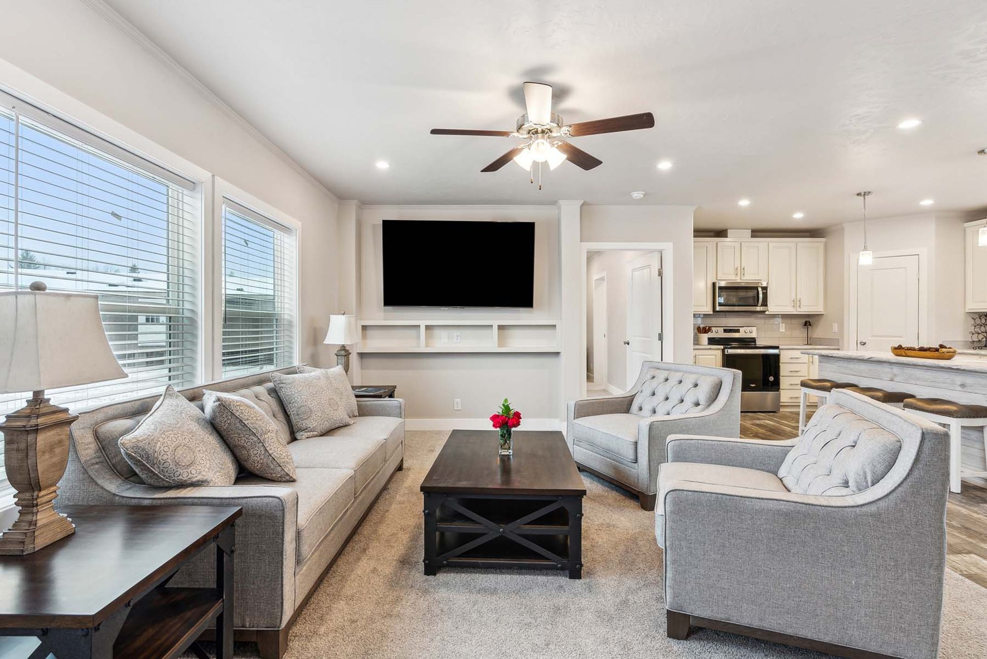 DreamWorks DW4764F living room 1