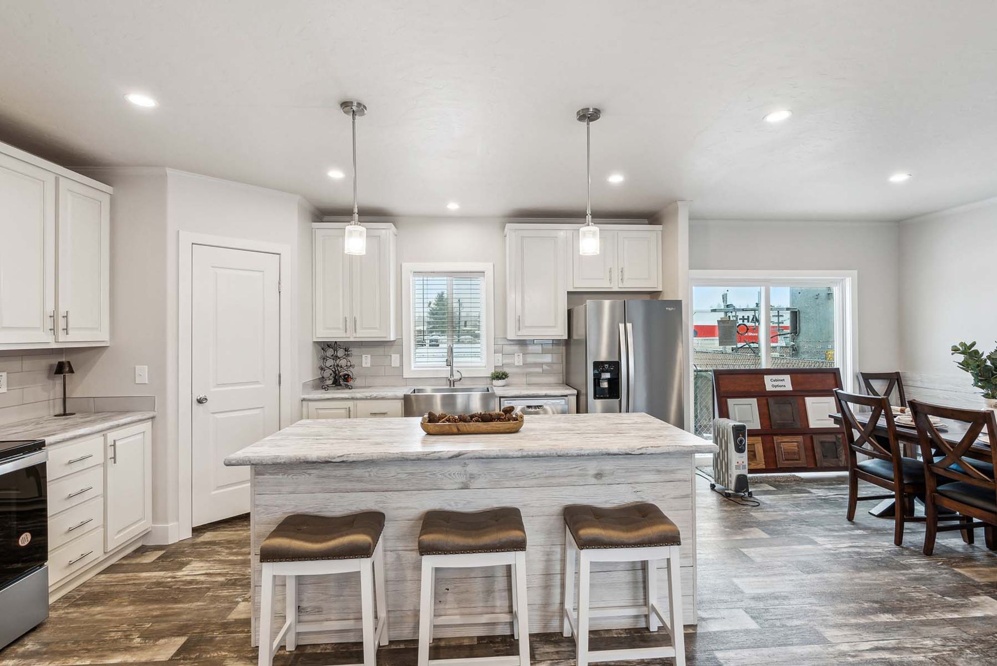 DreamWorks DW4764F kitchen 2