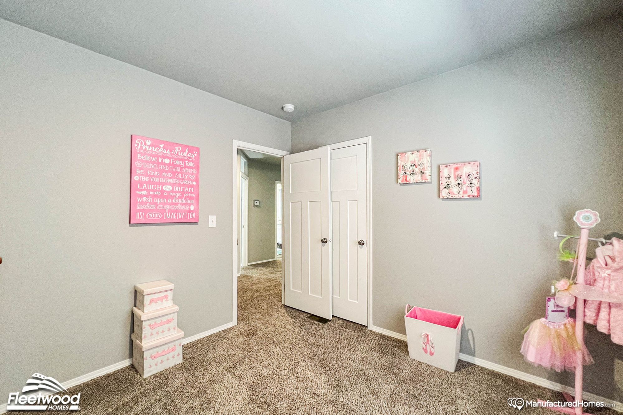 Empty mid-sized pink girl's bedroom