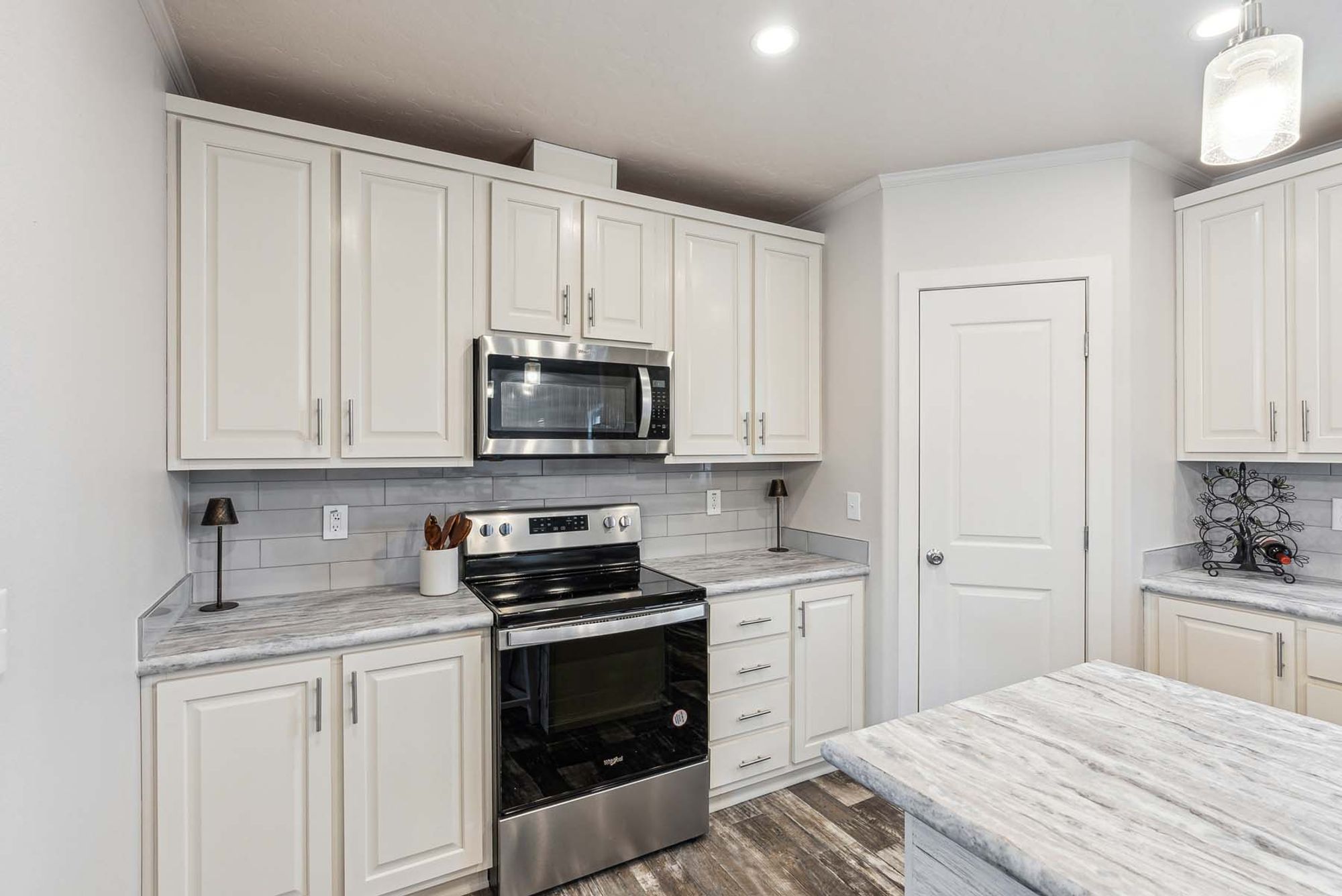 DreamWorks DW4764F kitchen 5