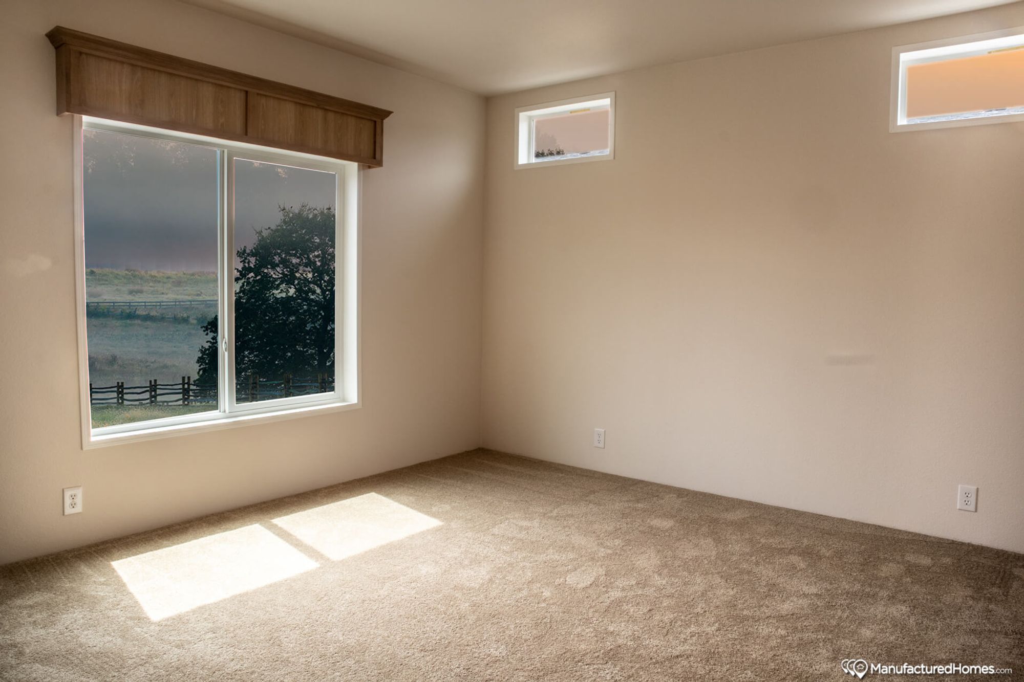 Mid-sized empty bedroom