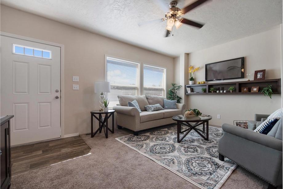Dreamworks 4483B Living Room 1