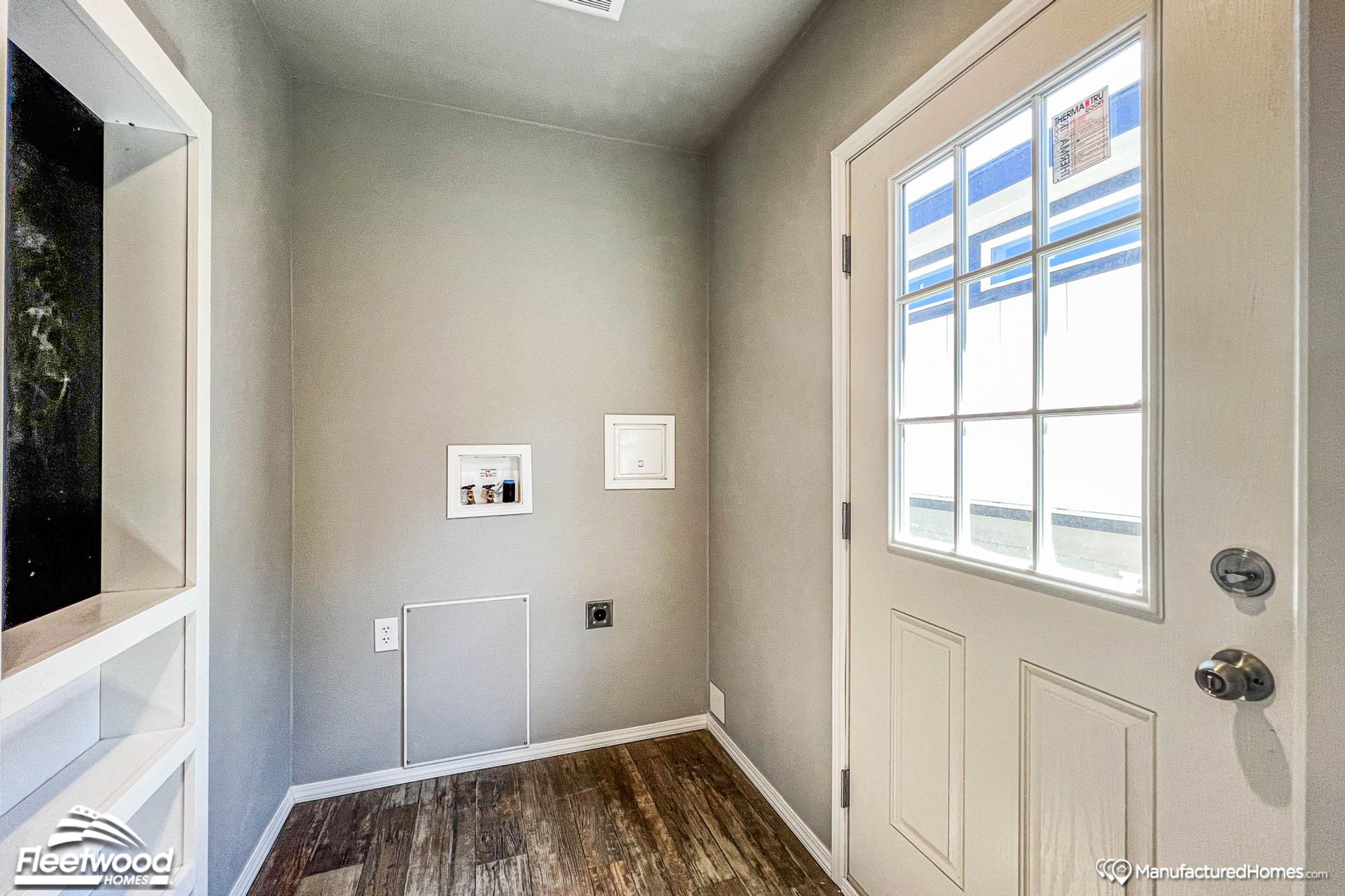 Mid-sized entry way