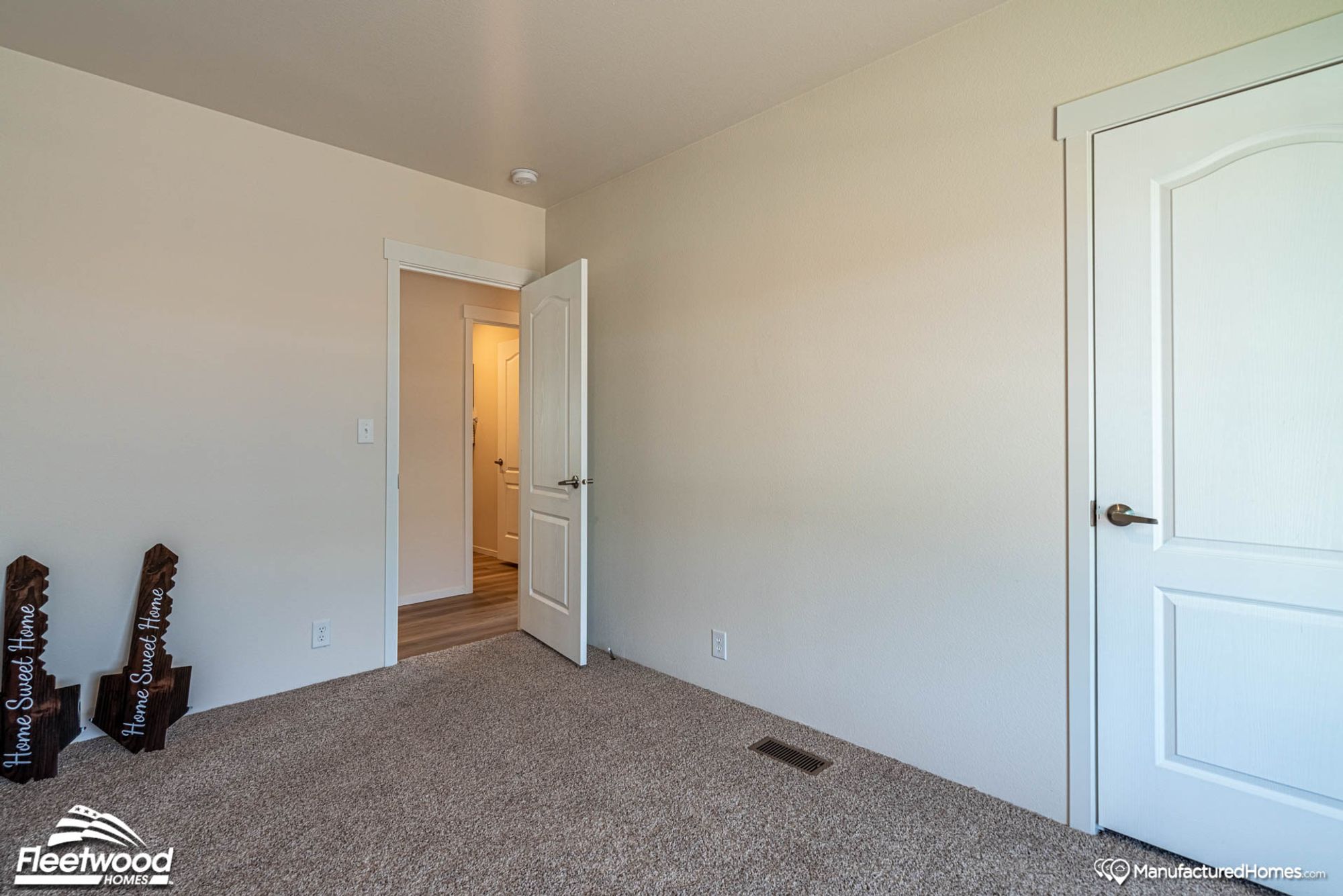 Empty medium sized room