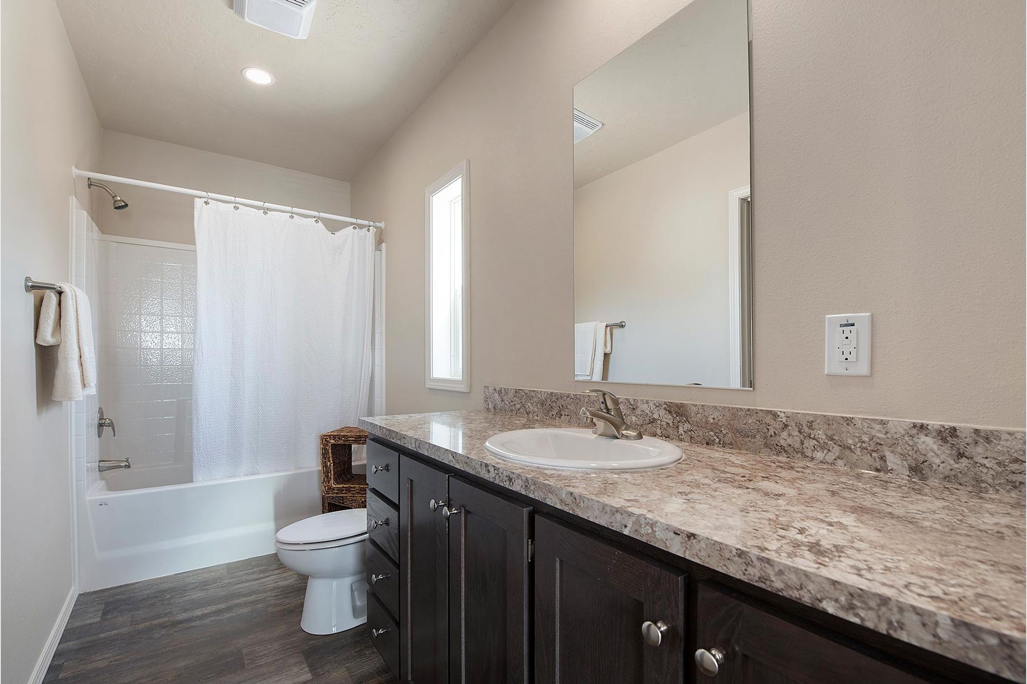 Dreamworks 4483B primary Bath