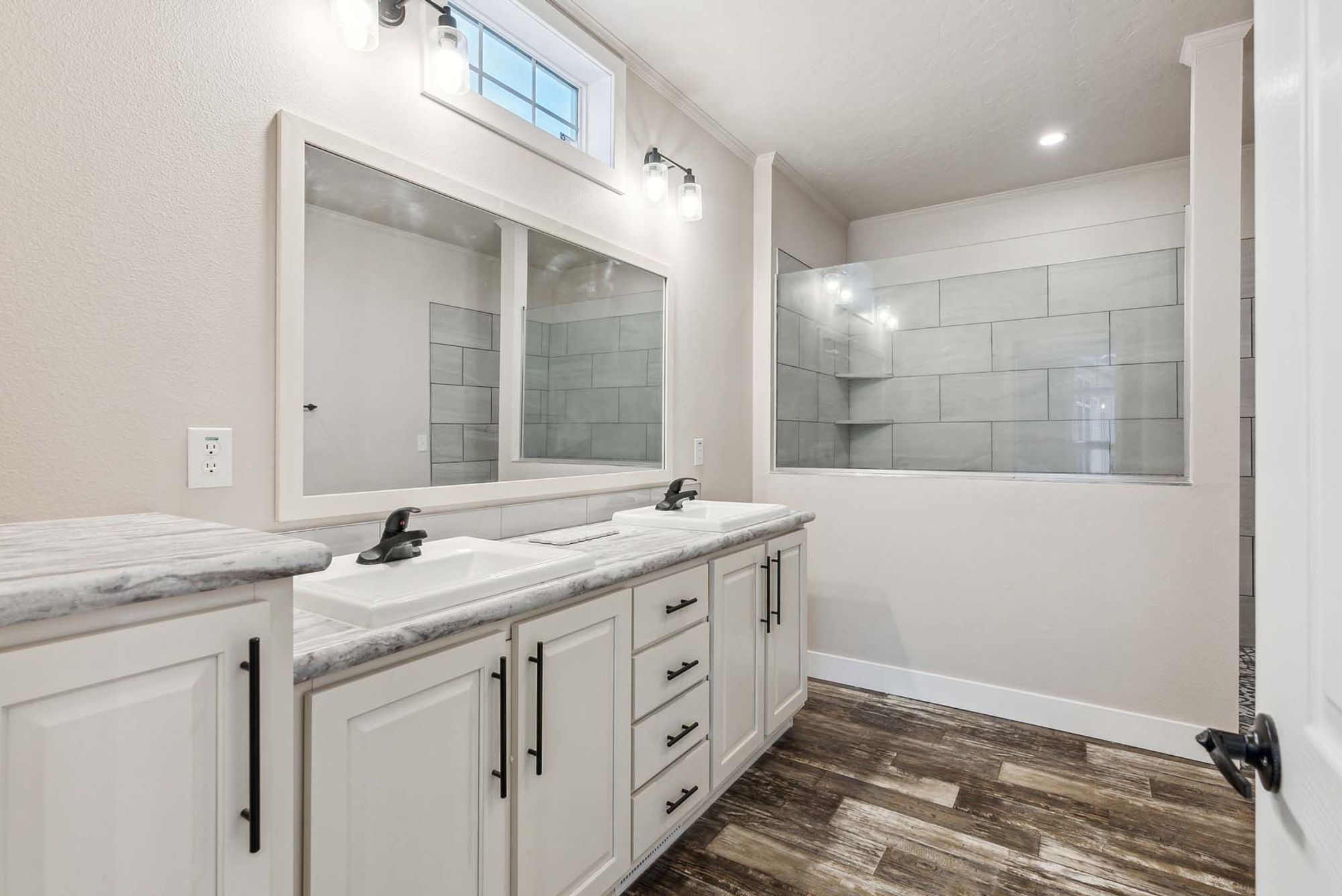 Hidden Valley Estates HV6764M Primary Bath 1