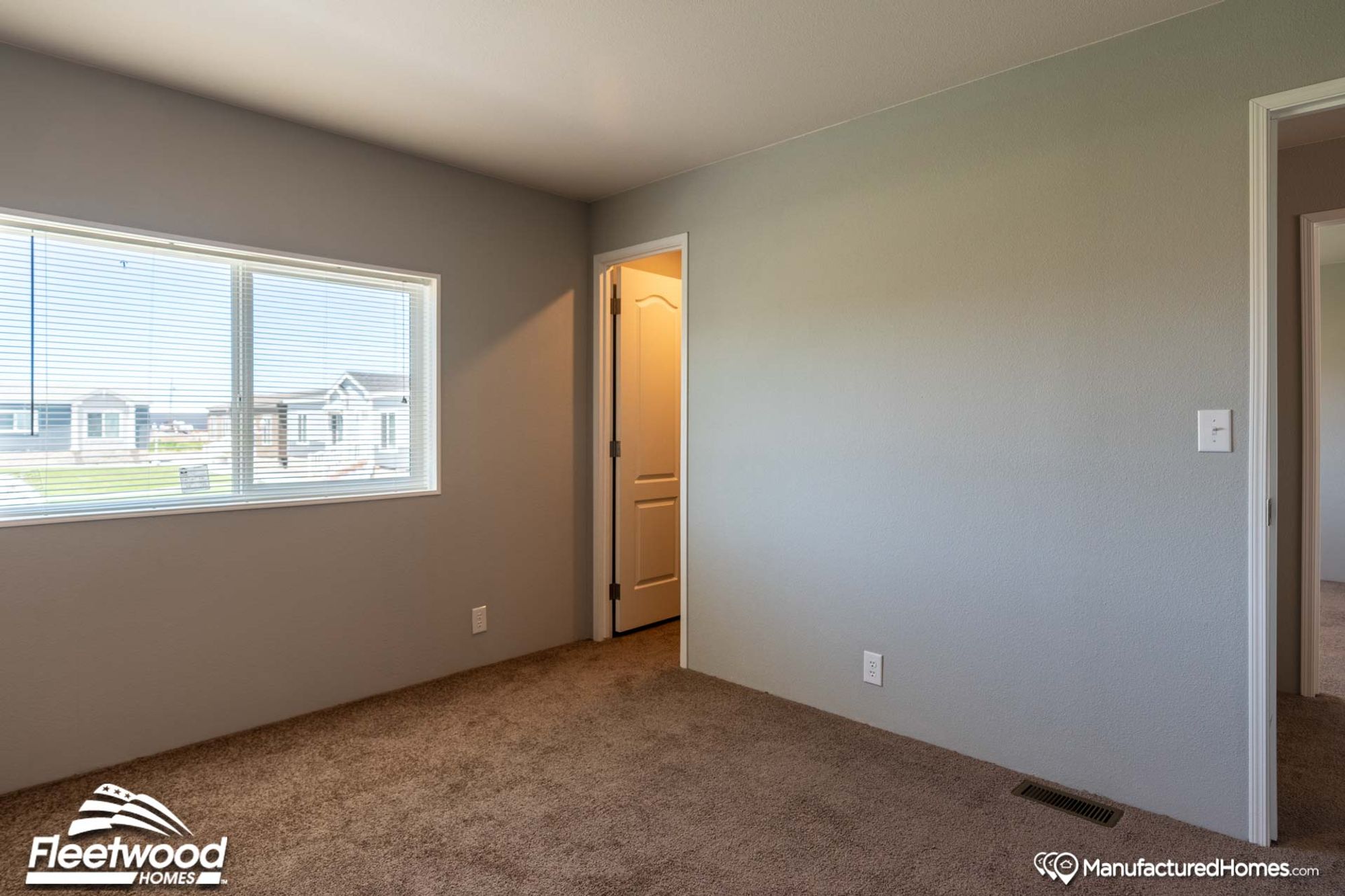 Empty mid-sized bedroom