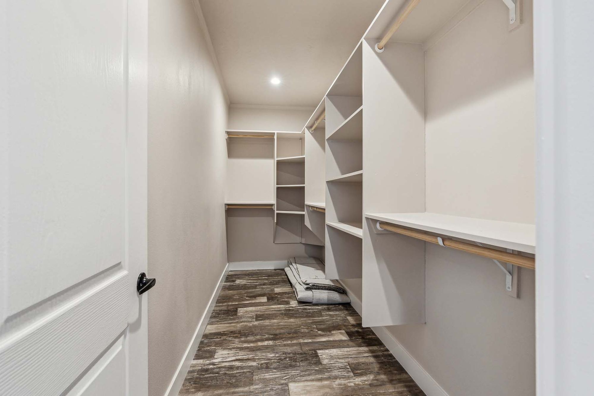 Hidden Valley Estates HV6764M Primary Closet