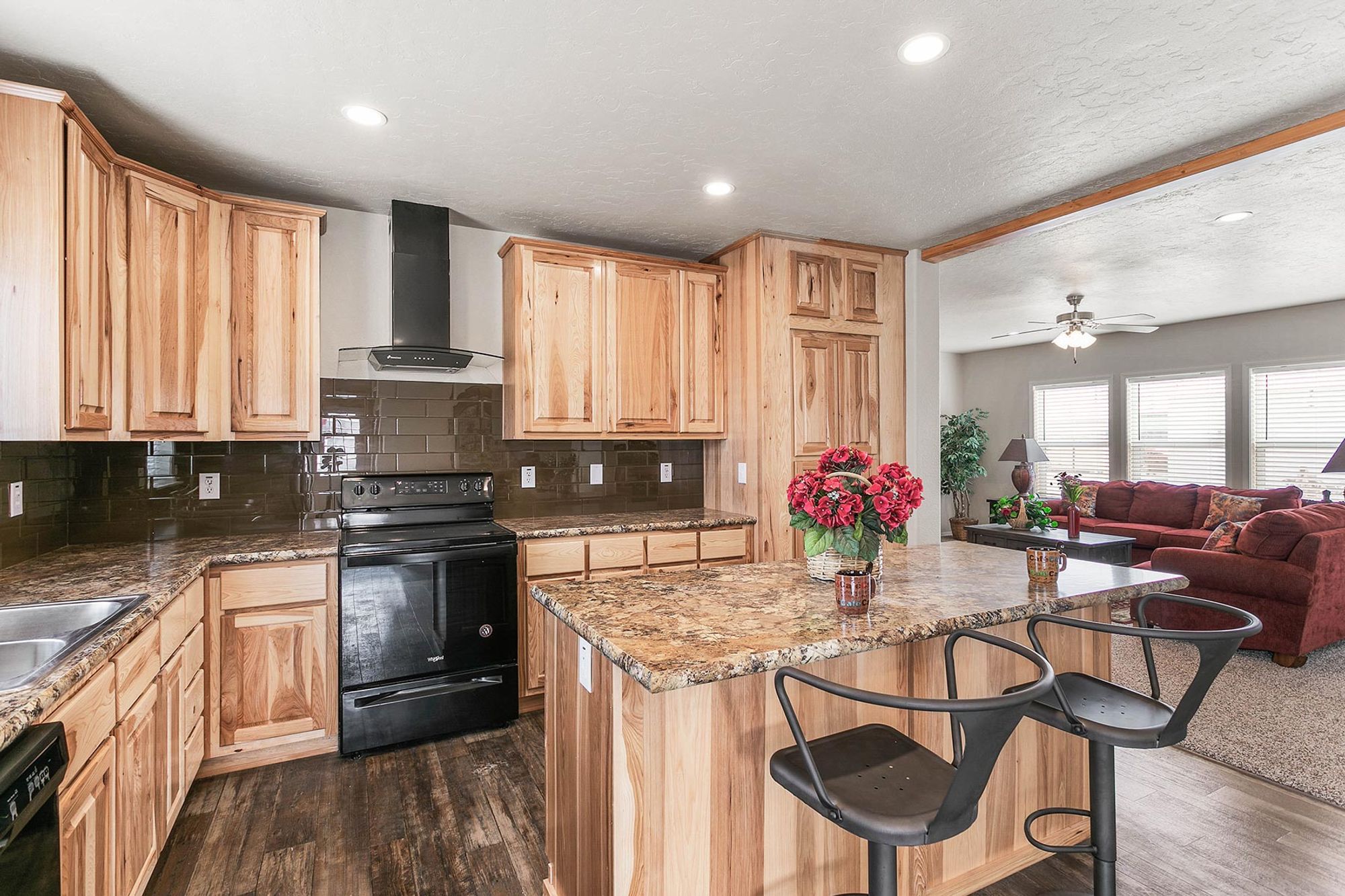 Hidden Creek 6523P Kitchen3