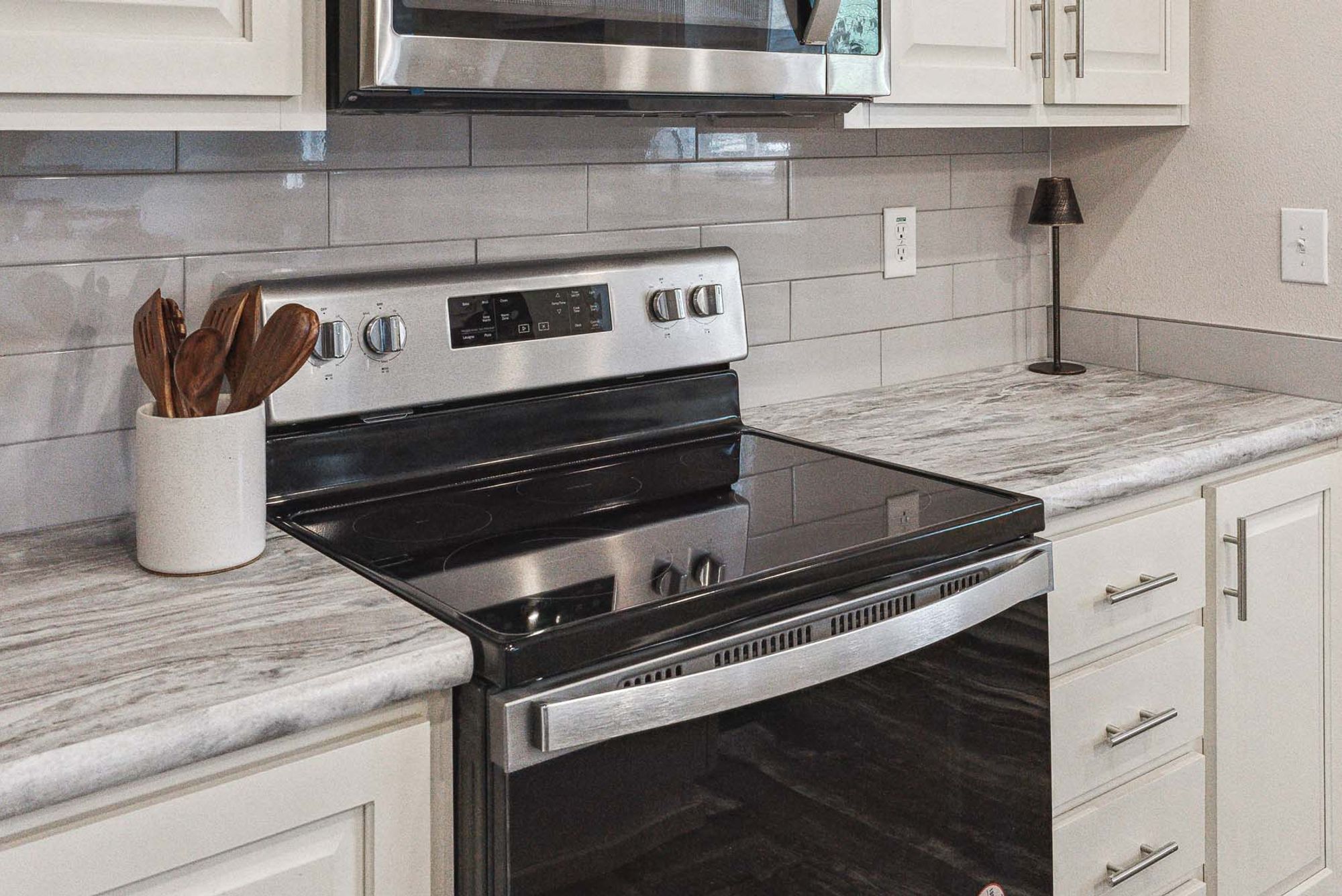 DreamWorks DW4764F kitchen stove