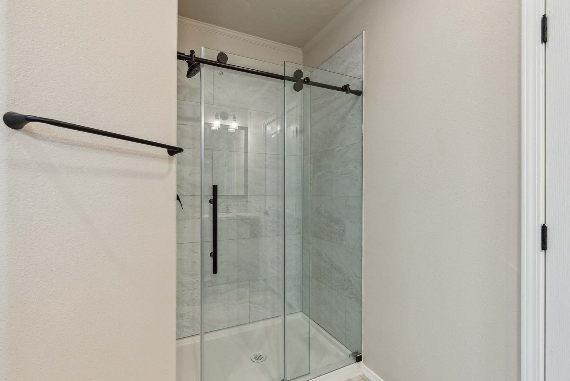 DreamWorks DW4603D primary bath 3