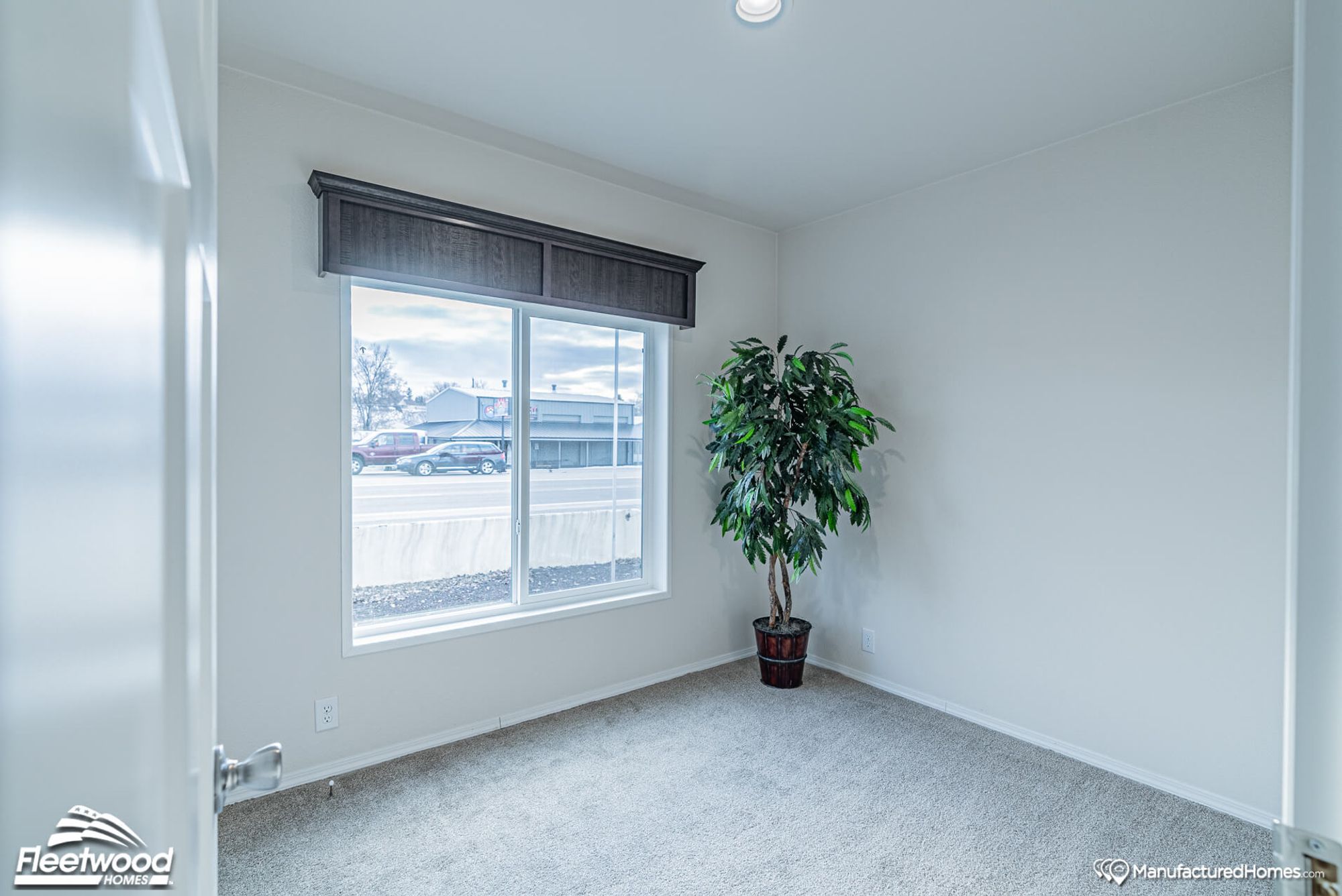 Mid-sized empty bedroom