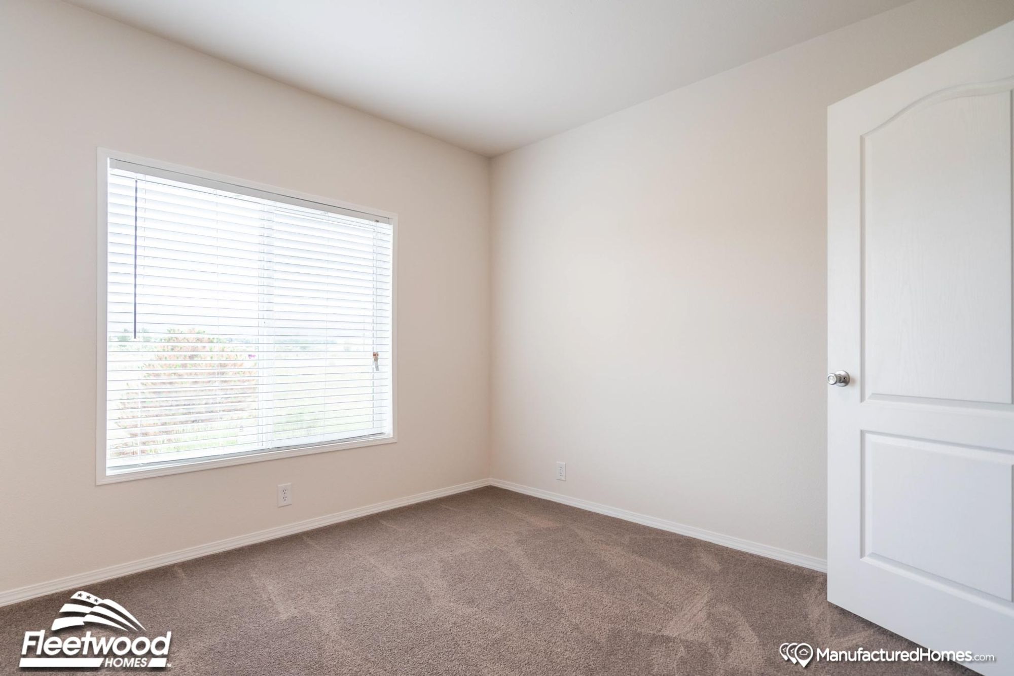 Empty medium sized room.