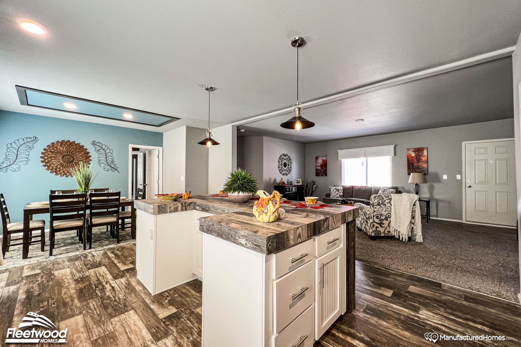 Open-concept front room, kitchen, and dining room.